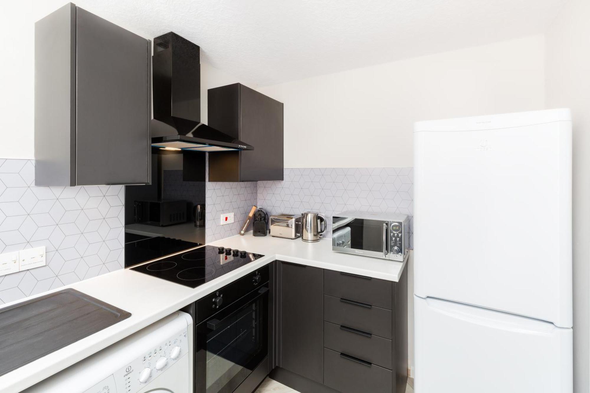 Modern 2-Bedroom Apartments With Free Parking In Лемингтън Спа Екстериор снимка