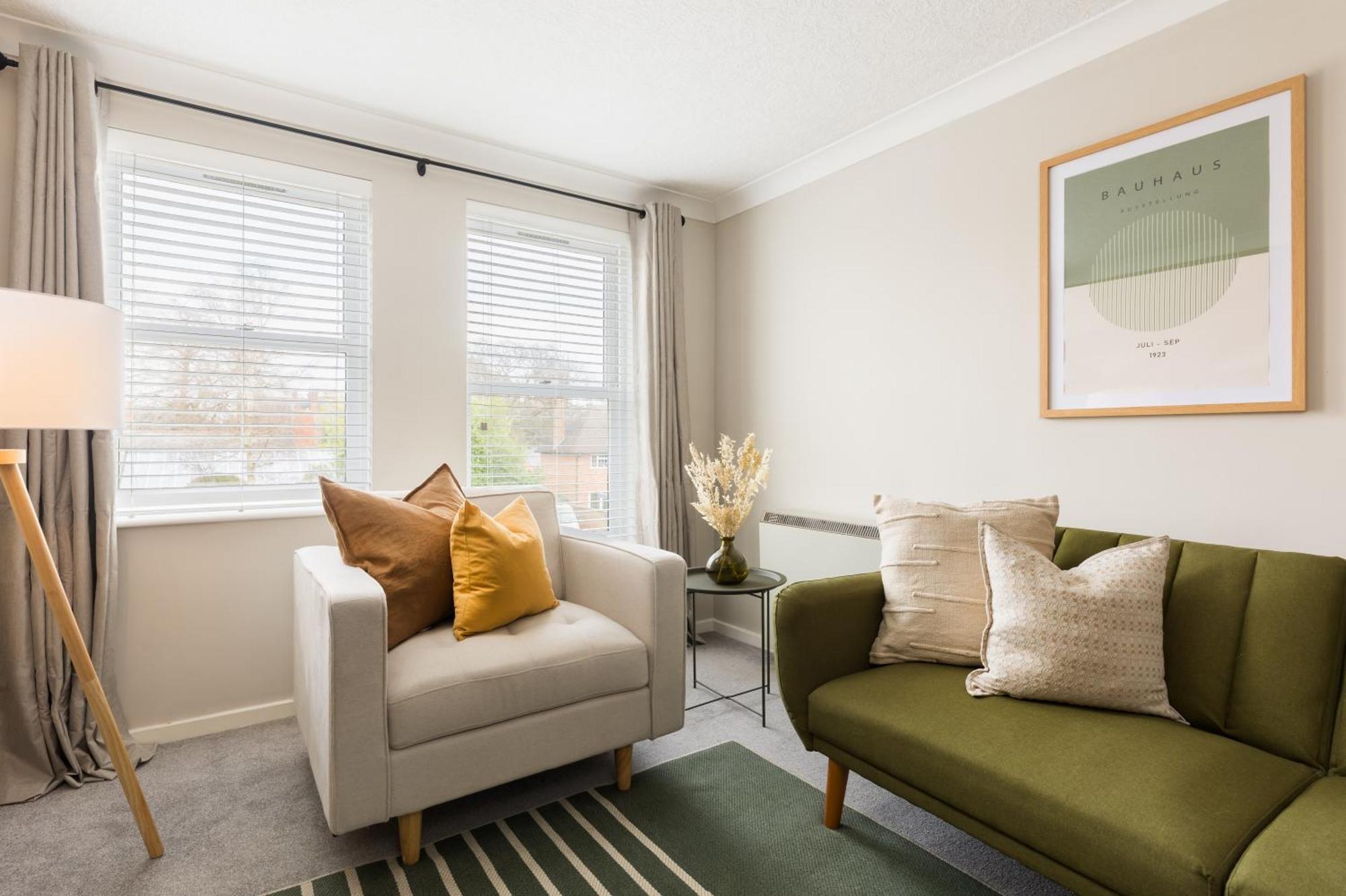 Modern 2-Bedroom Apartments With Free Parking In Лемингтън Спа Екстериор снимка