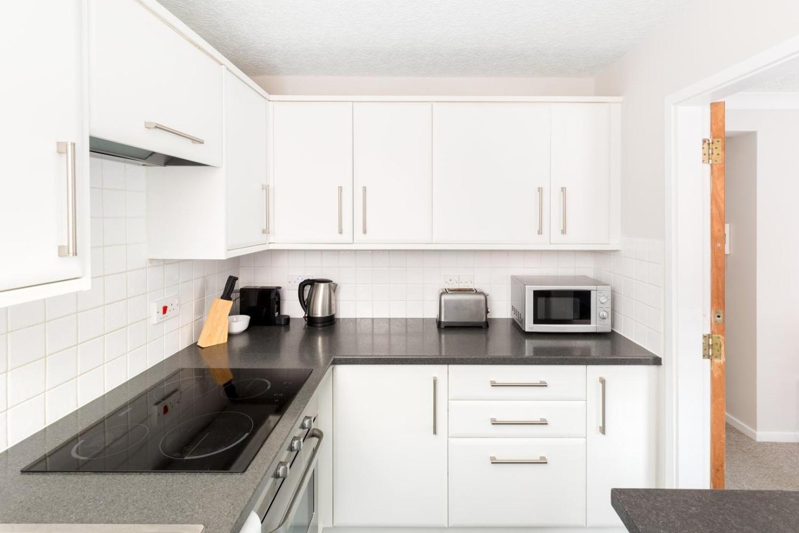 Modern 2-Bedroom Apartments With Free Parking In Лемингтън Спа Екстериор снимка